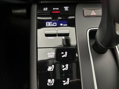 Certified 2025 Porsche Macan image 20