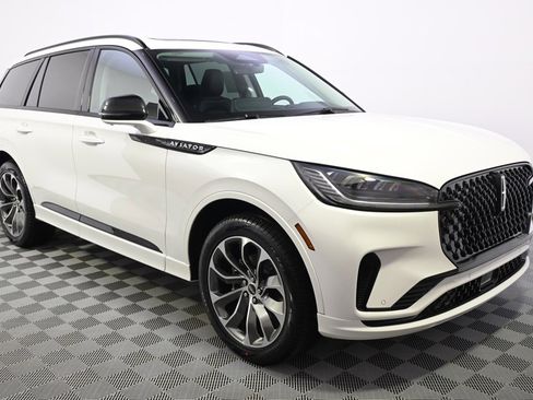 New 2026 Lincoln Aviator AWD image 8