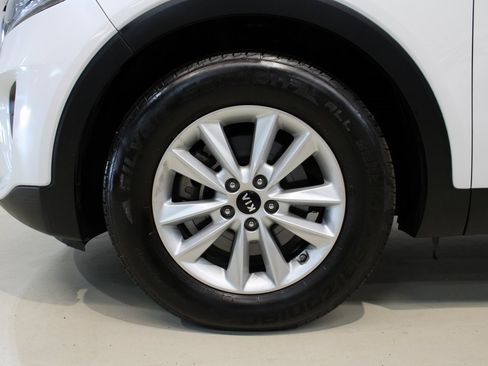 Used 2020 Kia Sorento LX image 8