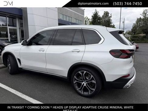 Used 2025 BMW X5 xDrive50e AWD/4WD image 3