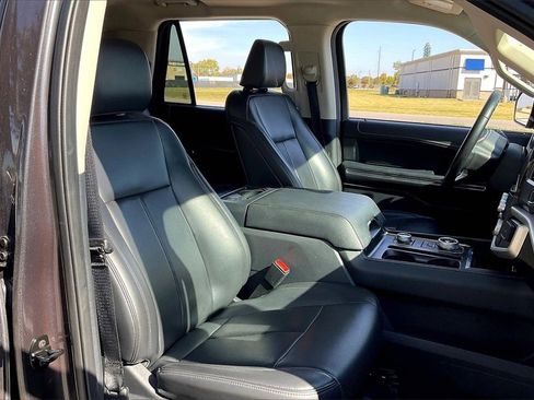Used 2024 Ford Expedition XLT image 34