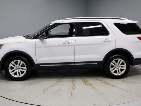 Certified 2019 Ford Explorer XLT w/ Equipment Group 202A AWD/4WD image 8