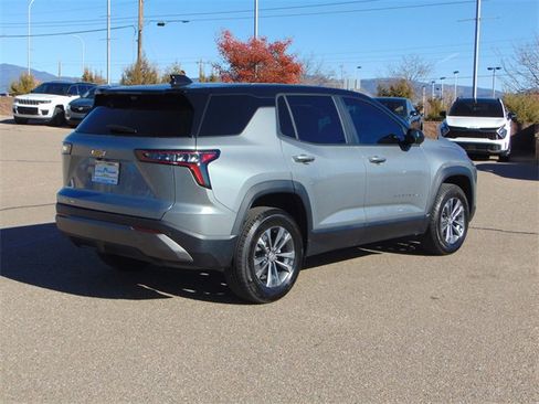 Used 2025 Chevrolet Equinox LT w/ Safety and Technology Package image 4