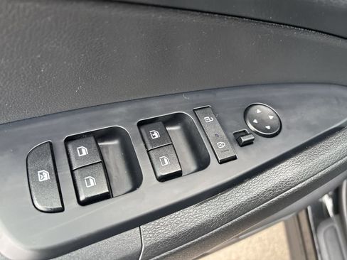 Used 2023 Kia Sportage LX AWD/4WD image 9