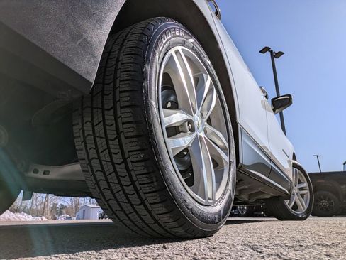 Used 2018 Chevrolet Equinox Premier image 37