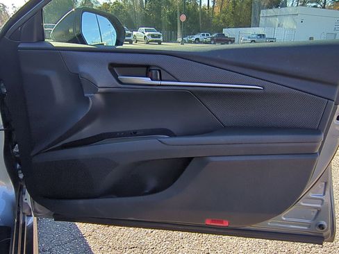 Used 2025 Toyota Camry SE image 27