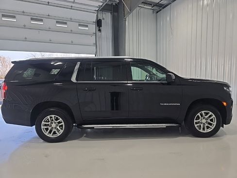 Used 2024 Chevrolet Suburban LT image 9