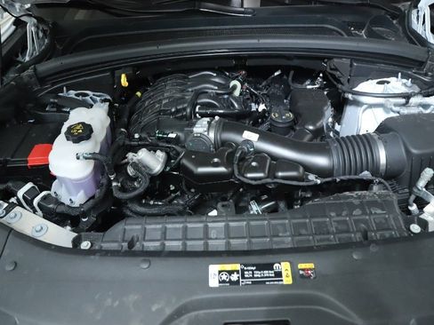 Used 2025 Jeep Grand Cherokee 4WD image 34