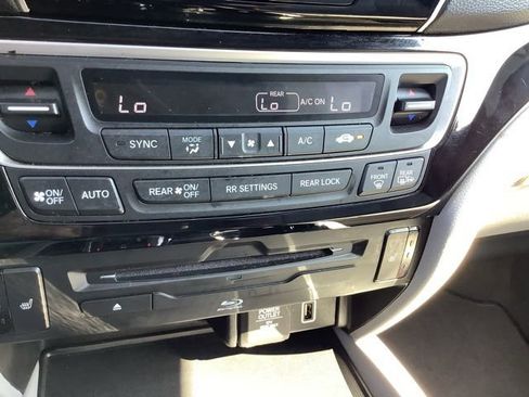 Used 2021 Honda Pilot Touring image 35