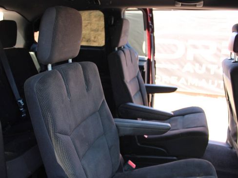 Used 2018 Dodge Grand Caravan SE FWD image 14