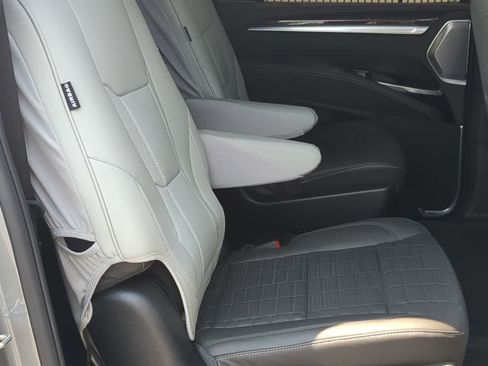Used 2026 Cadillac Escalade ESV Platinum Sport w/ LPO, ONYX Package AWD/4WD image 22