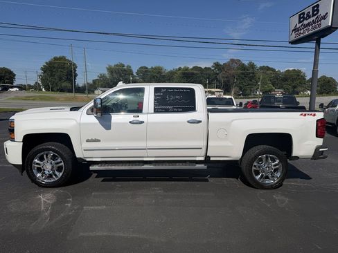 Used 2019 Chevrolet Silverado 2500 High Country w/ Duramax Plus Package AWD/4WD image 9