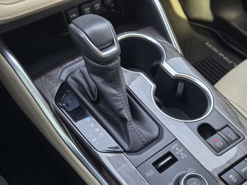 Used 2020 Toyota Highlander Platinum image 16