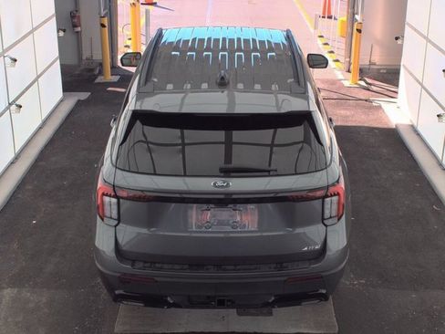 Used 2025 Ford Explorer ST-Line w/ ST-Line Street Pack image 13