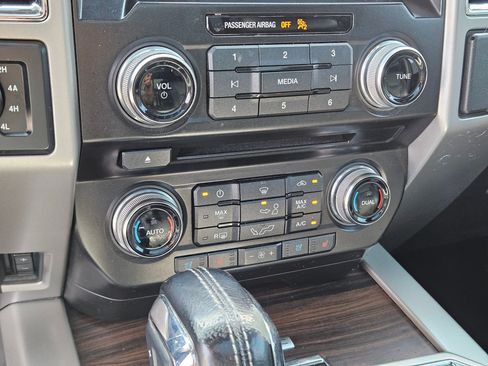 Used 2015 Ford F150 Lariat w/ Equipment Group 502A Luxury AWD/4WD image 25