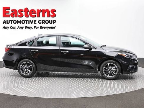 Used 2023 Kia Forte LXS w/ LXS Technology Package FWD image 4
