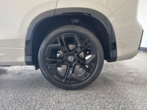 New 2026 Volkswagen Tiguan SE R-Line FWD image 41
