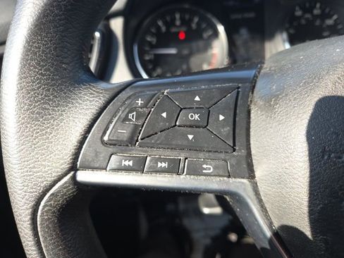 Used 2018 Nissan Rogue S image 13