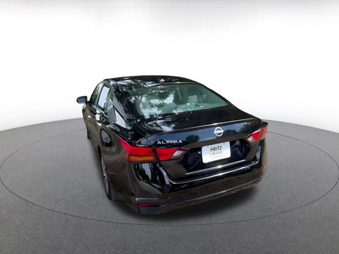 Used 2025 Nissan Altima 2.5 SV FWD image 12