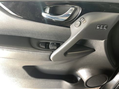 Used 2022 Nissan Rogue Sport SV w/ Technology Package image 14