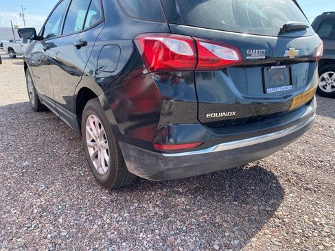 Used 2018 Chevrolet Equinox LS FWD image 3