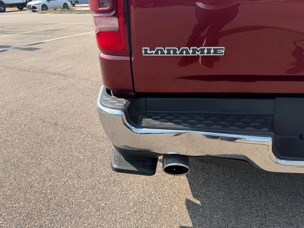Used 2019 RAM 1500 Laramie AWD/4WD image 9