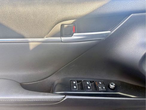 Used 2019 Toyota Camry XSE FWD image 11