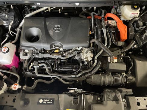 Certified 2024 Toyota RAV4 LE AWD/4WD image 9