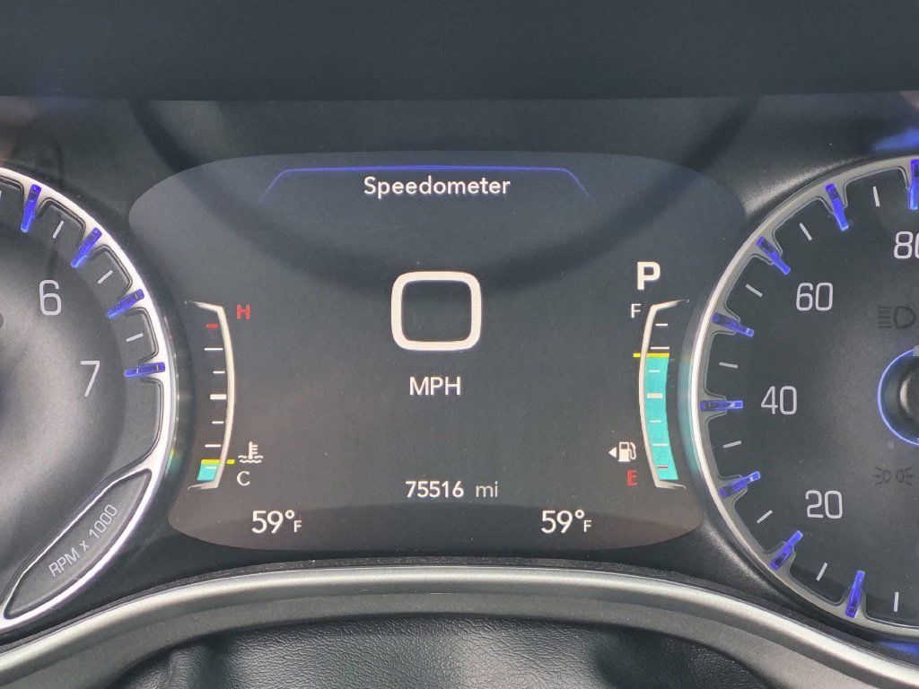 Used 2024 Chrysler Pacifica Touring-L FWD image 17