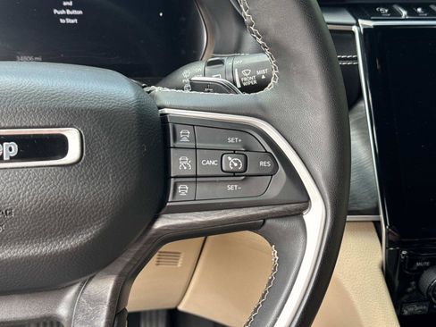 Used 2023 Jeep Grand Cherokee Limited w/ Luxury Tech Group II AWD/4WD image 18