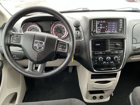 Used 2019 Dodge Grand Caravan SE w/ UConnect Hands-Free Group image 13