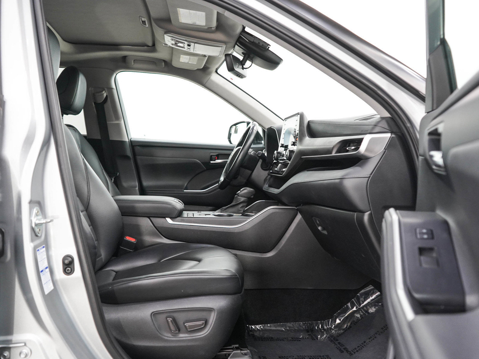 Used 2021 Toyota Highlander XLE AWD/4WD image 11
