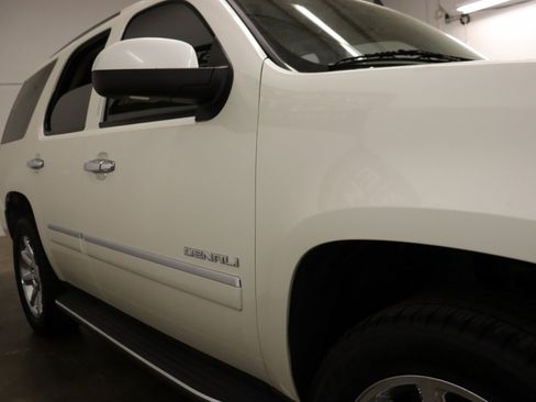 Used 2011 GMC Yukon Denali AWD/4WD image 21