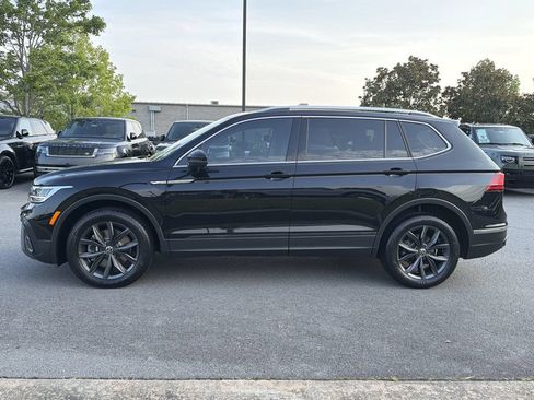 Used 2023 Volkswagen Tiguan SE w/ Panoramic Sunroof Package FWD image 2
