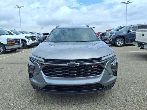 Used 2025 Chevrolet Trax RS w/ Driver Confidence Package FWD image 2