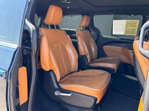 Used 2022 Chrysler Pacifica Pinnacle FWD image 11