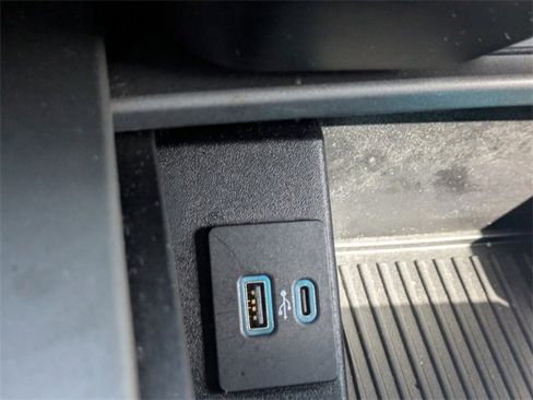 Used 2021 Ford Expedition XLT image 23