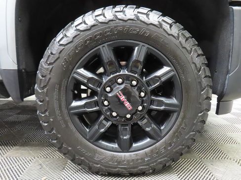 Used 2025 GMC Sierra 2500 AT4 w/ AT4 Premium Plus Package AWD/4WD image 10