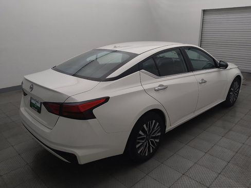 Used 2025 Nissan Altima 2.5 SV FWD image 9
