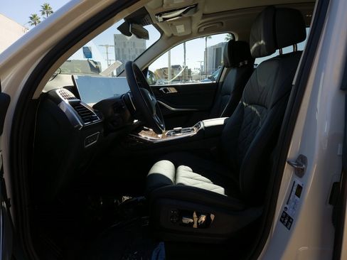 New 2026 BMW X7 xDrive40i w/ Premium Package image 10