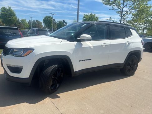 Used 2019 Jeep Compass Latitude AWD/4WD image 5
