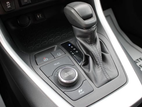 Used 2019 Toyota RAV4 XLE w/ Convenience Package image 25