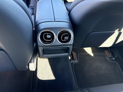 Used 2025 Mercedes-Benz C 300 Sedan image 15