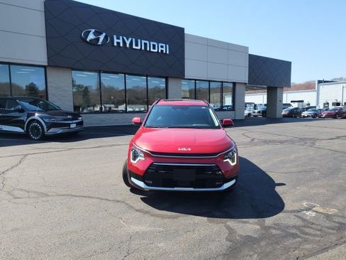 Used 2023 Kia Niro EX Touring FWD image 1