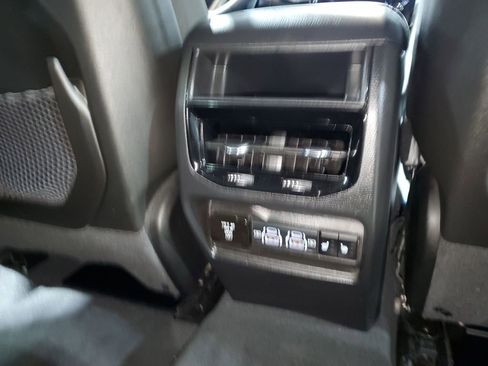 Used 2023 Jeep Grand Cherokee Limited w/ Luxury Tech Group II image 21