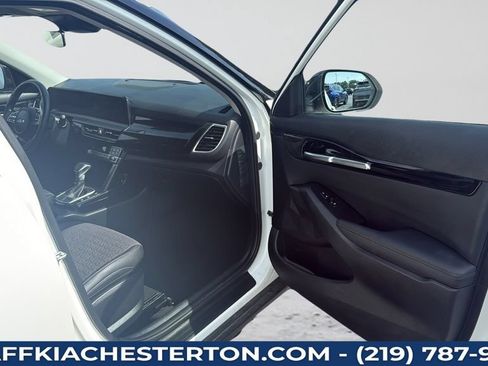 Used 2025 Kia Seltos S AWD/4WD image 24