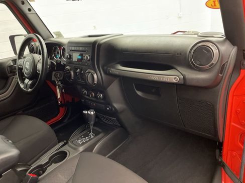 Used 2015 Jeep Wrangler Unlimited Sport w/ Quick Order Package 24S AWD/4WD image 22