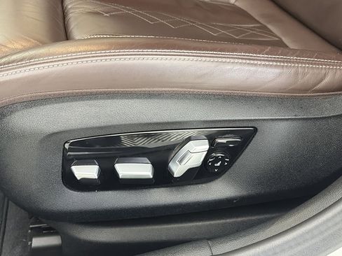 Used 2019 BMW 540i xDrive w/ M Sport Package image 26