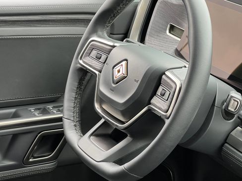 Used 2024 Rivian R1S Adventure AWD/4WD image 40