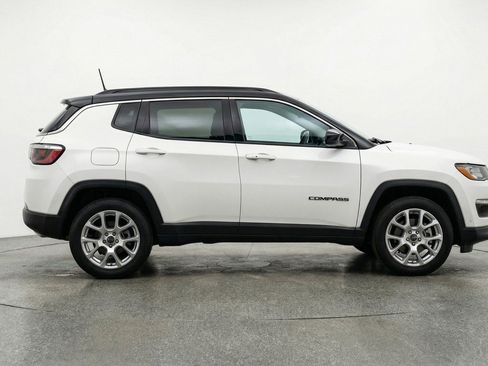 Used 2025 Jeep Compass Limited AWD/4WD image 11